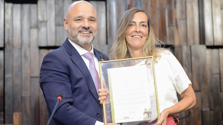 Audiência na Alerj destaca inclusão e homenageia Tatiana Sampaio