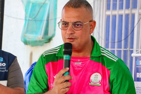 Junior Mangueira é exonerado da chefia de gabinete da Prefeitura de Maricá em meio a acusações de ataques à presidenta da escola