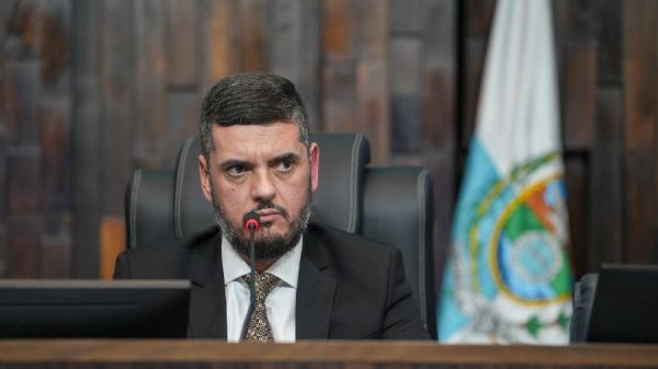 Ministros do STF formam maioria para rejeitar recurso de Bacellar e manter cassação de mandato de deputado