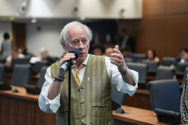 Carlos Minc, da frente de oposição a Douglas Ruas na Alerj, é recebido pelo governador em exercício, Ricardo Couto