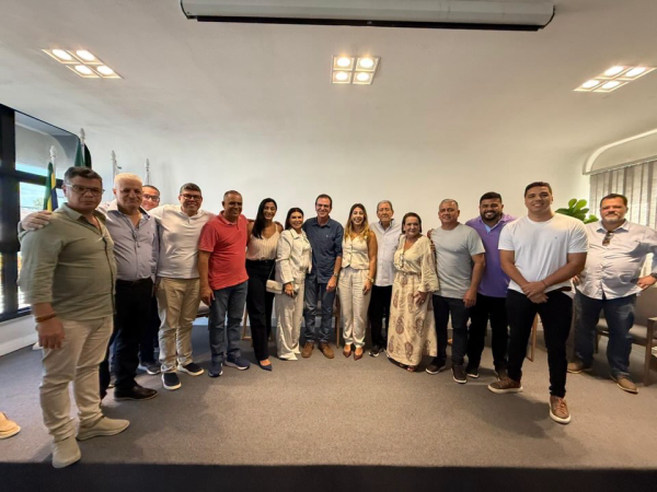 Paes leva pré-campanha a Campos e critica linha sucessória de Castro: ‘Nós somos ridicularizados no cenário nacional’