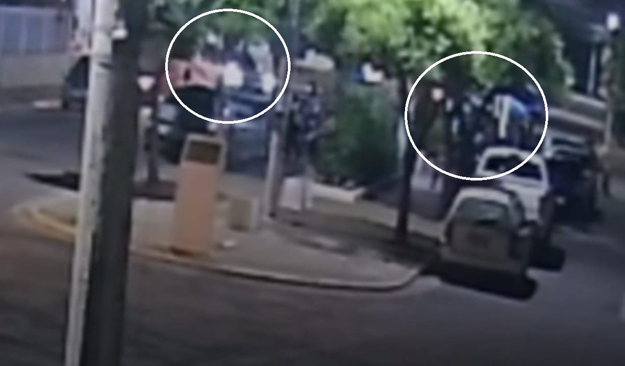 Caminhonete invade praça, atropela 4 clientes de quiosque e mata mulher que lanchava com o marido no RJ; vídeo