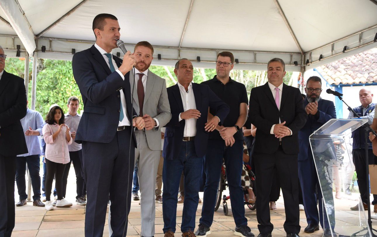 Presidente da Alerj participa de desfile cívico no Dia de Tiradentes, em Paraíba do Sul