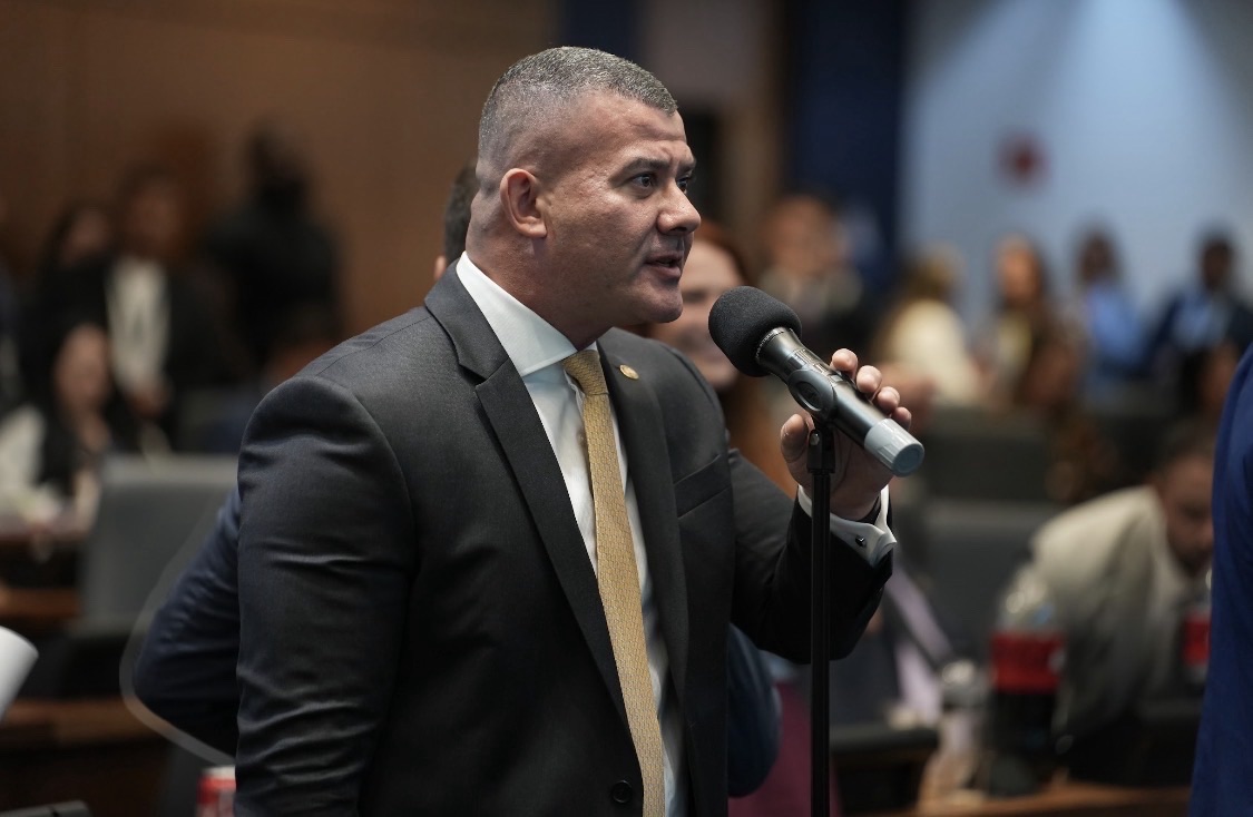 Projeto de lei na Alerj garante continuidade de profissionais de apoio escolar e reforça inclusão