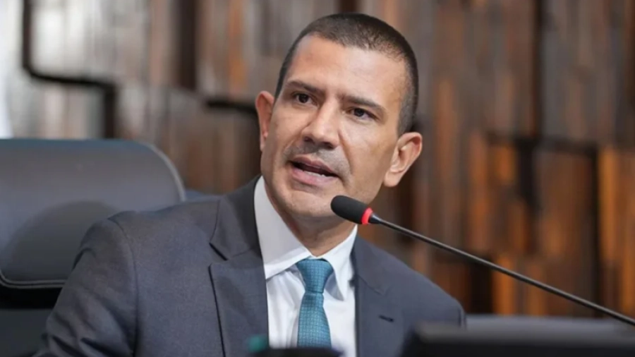 Douglas Ruas defende união na Alerj e alerta para risco bilionário com royalties do petróleo