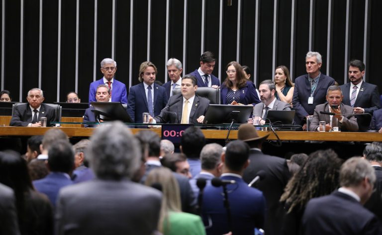 Congresso derruba veto de Lula ao PL da dosimetria um dia após Senado rejeitar indicação ao STF