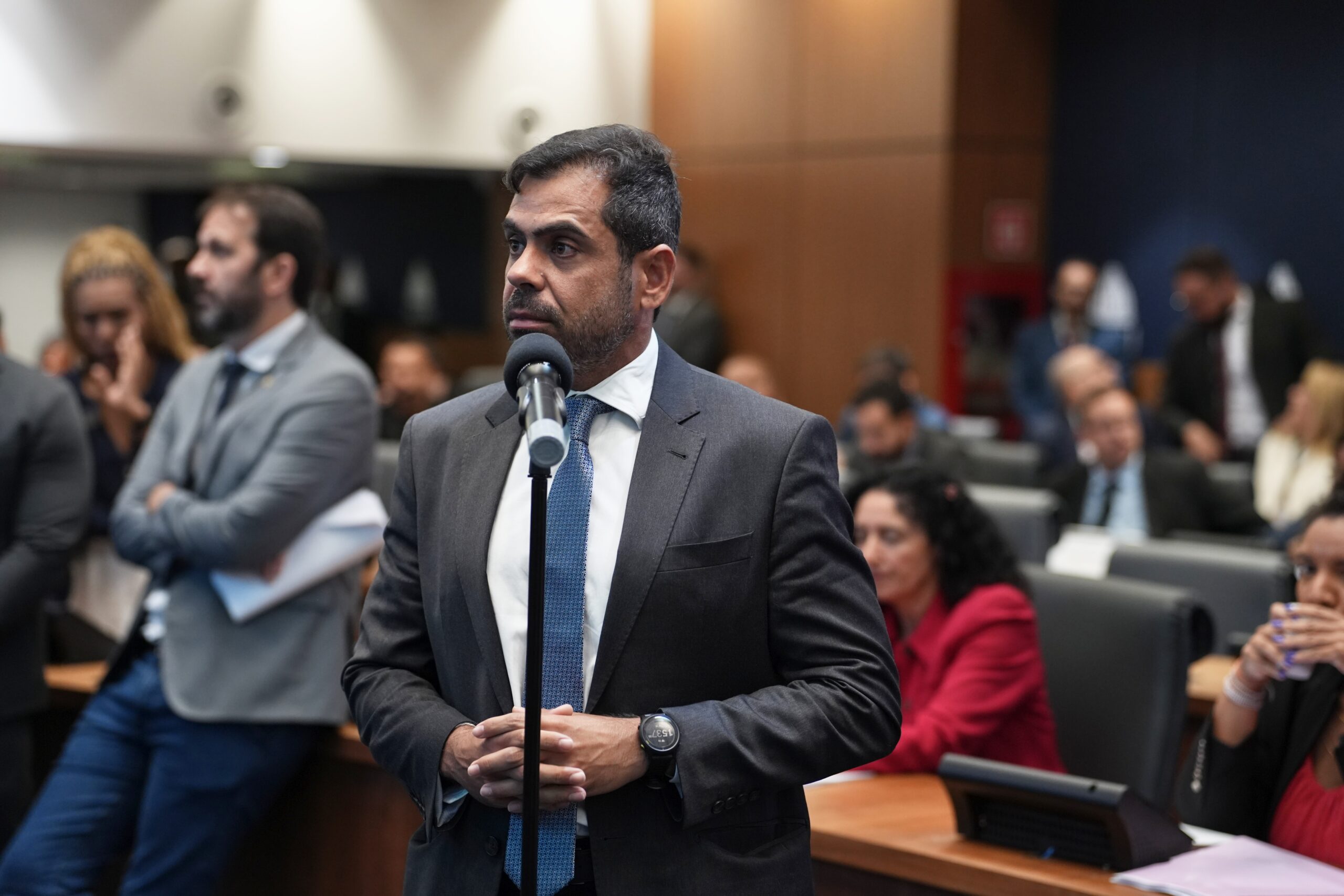 Alerj aprova projeto que prevê intérprete de Libras no Poupatempo