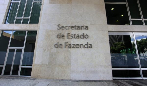 Após operação da PF na Refit, Ricardo Couto faz faxina na Secretaria de Fazenda; pacote de 31 exonerações também atinge Detran, Saúde e Polícia Civil
