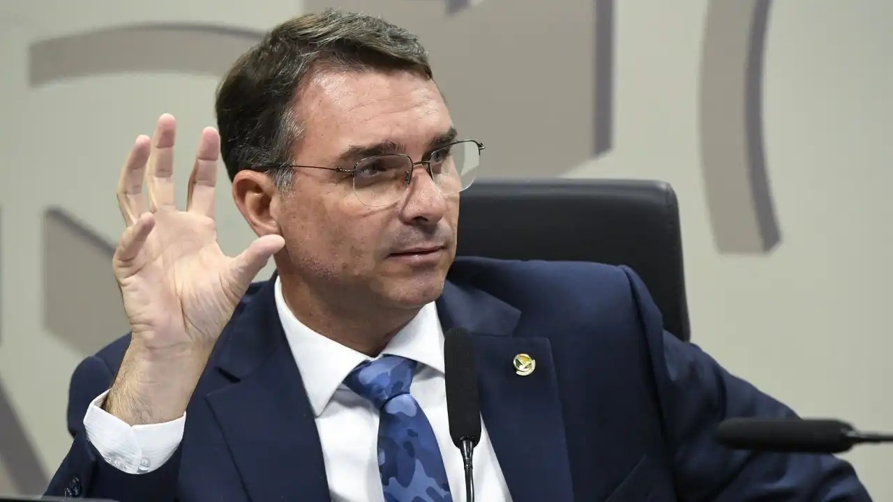 Após crise com Vorcaro, Flávio Bolsonaro troca coordenador de campanha