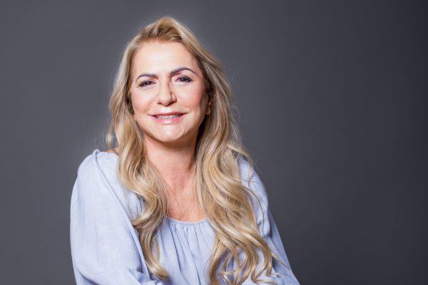 Rosa Fernandes é surpreendida com ‘festa de aniversário’ que lotou o plenário da Câmara do Rio