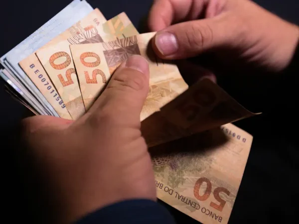 Recomposição salarial: governo do estado do Rio define regras para pagamento de parcelas pendentes