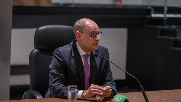 Governador sob escuta: grampos são encontrados no gabinete de Ricardo Couto, no Palácio Guanabara