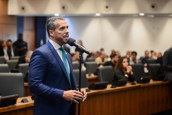 Rodrigo Amorim (PL) acusa deputados do PSOL de usar assinaturas ‘escaneadas’ em documentos oficiais da Alerj