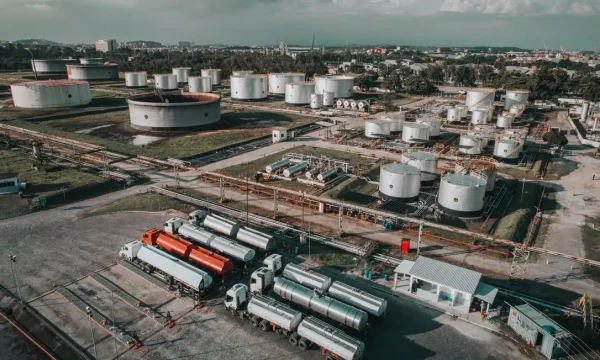 Governo do estado do Rio suspende seis distribuidoras ligadas à Refit por dívida bilionária de ICMS