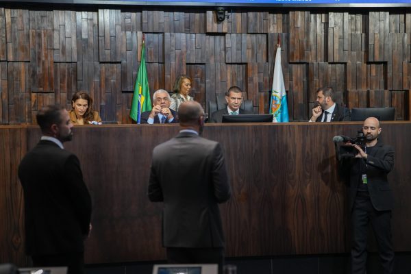 Deputados da Alerj querem abrir mão de parte do orçamento destinado às suas emendas em 2026