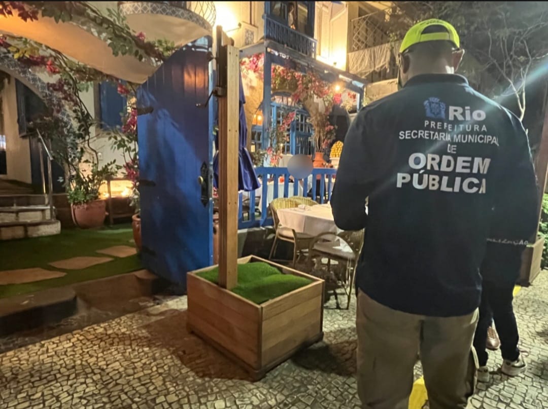 Operação em Ipanema aplica mais de R$ 16 mil em multas por ocupação irregular de calçadas