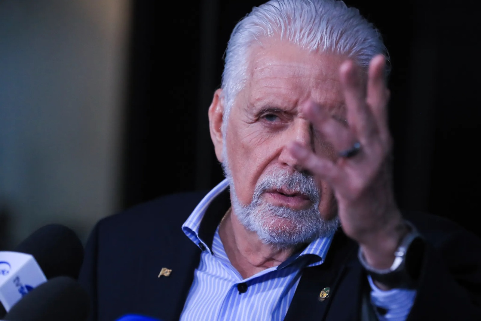 PF vai analisar dois celulares de Jaques Wagner para apurar ligação do senador com o caso Master