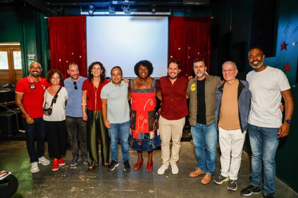 ’02’ do Ministério da Cultura, Márcio Tavares se filia ao PT do Rio ao lado de Benedita e Freixo