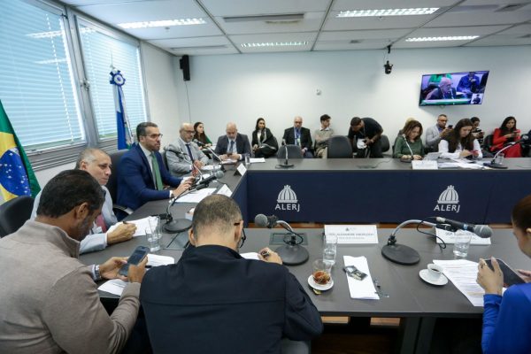 Projeto que obriga o Detran a usar parte dos recursos de Dudas para pagar aposentados é aprovado em comissão da Alerj