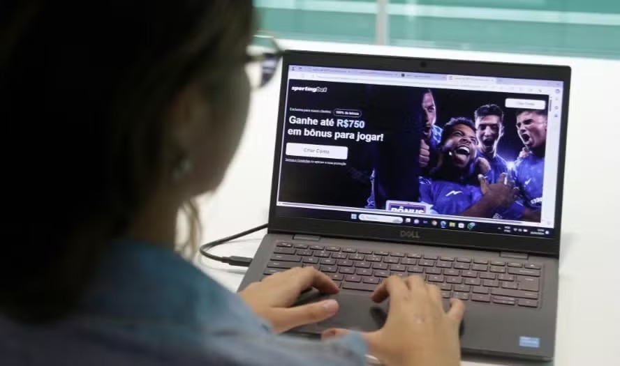 Caso CazéTV expõe lacunas na fiscalização da publicidade de bets em plataformas digitais