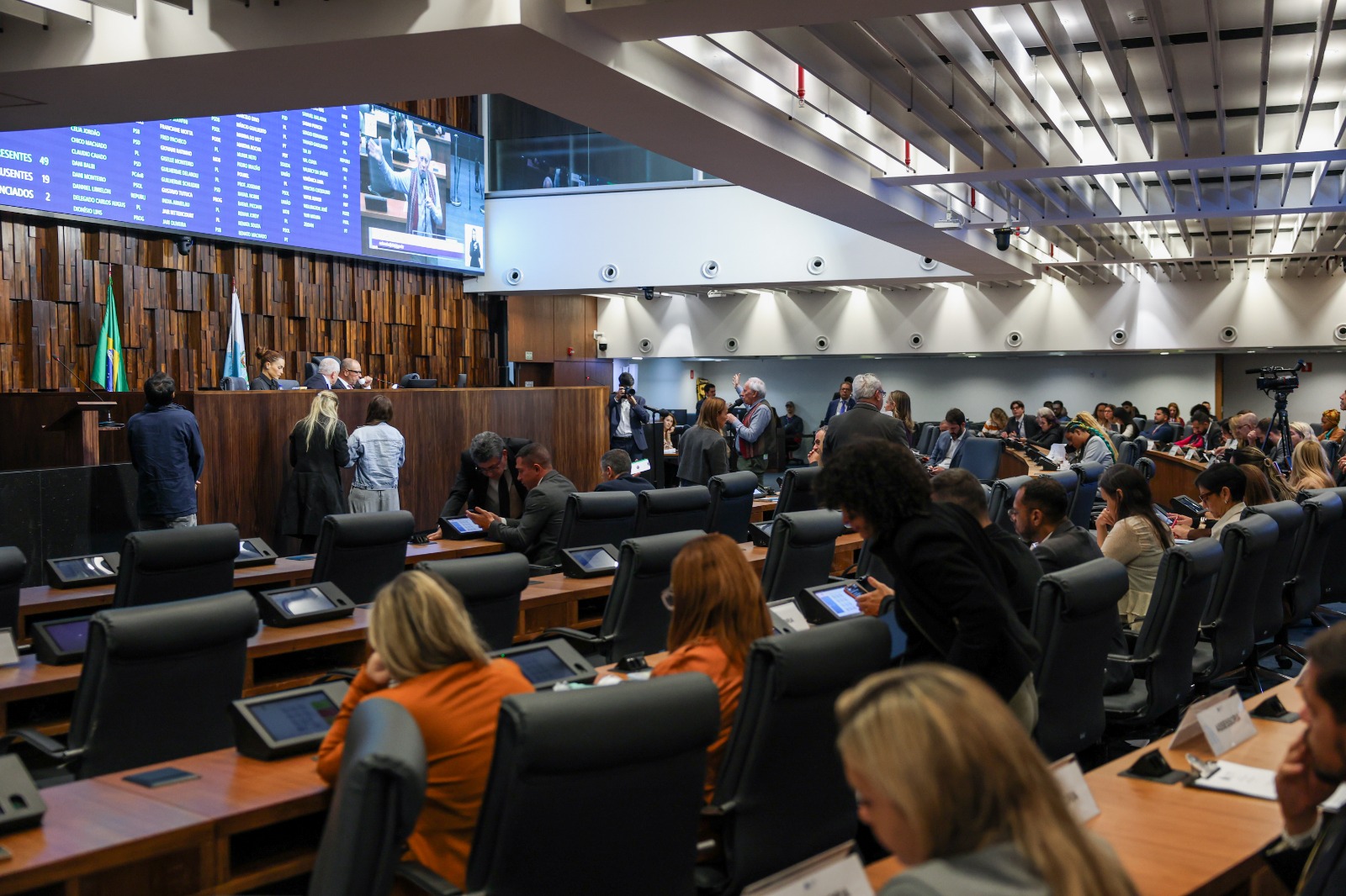 Alerj promulga leis após derrubar vetos do Governo do Estado